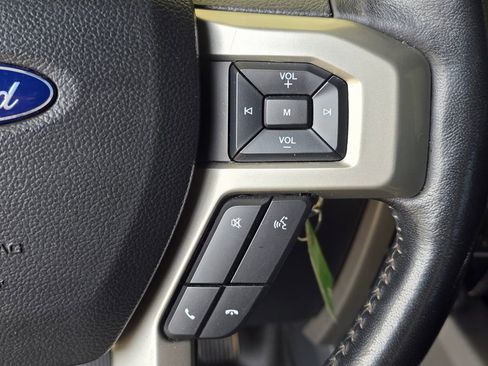 Used 2022 Ford F250 Lariat w/ Black Appearance Package image 27