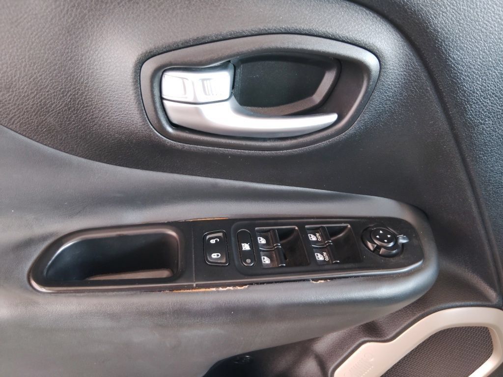 Used 2015 Jeep Renegade Limited FWD image 21
