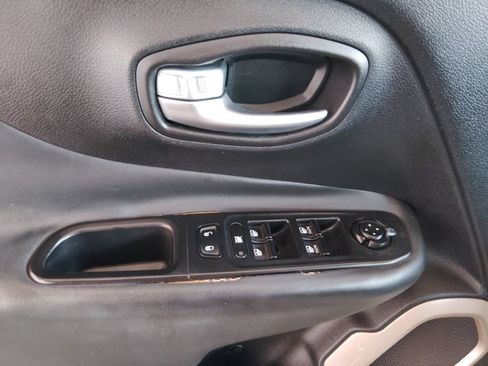 Used 2015 Jeep Renegade Limited FWD image 21