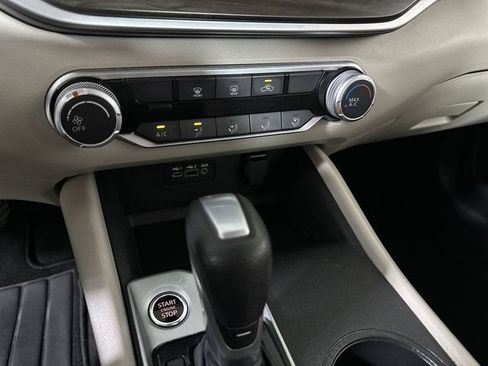 Used 2025 Nissan Altima 2.5 SV FWD image 17