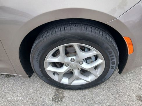 Used 2018 Chrysler Pacifica Touring Plus w/ Tire & Wheel Group FWD image 22