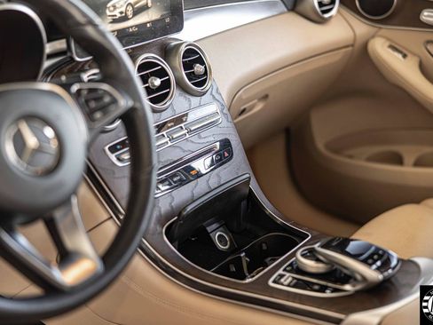 Used 2019 Mercedes-Benz GLC 300 w/ Driver Assistance Package image 9