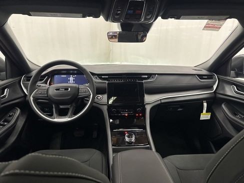 New 2025 Jeep Grand Cherokee Laredo X image 6