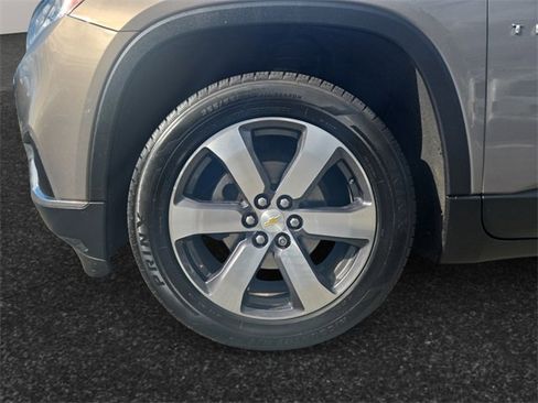 Used 2018 Chevrolet Traverse LT image 4