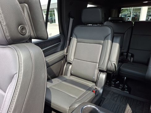 Used 2024 GMC Yukon Denali w/ Denali Reserve Package AWD/4WD image 17