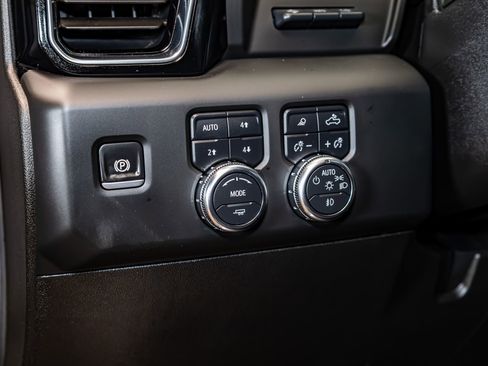 Used 2025 GMC Sierra 3500 Denali w/ Denali Reserve Package image 18