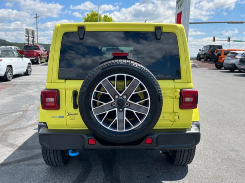 Used 2023 Jeep Wrangler Unlimited Sahara w/ Cold Weather Group AWD/4WD image 6