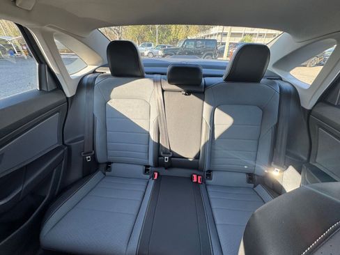 Used 2025 Volkswagen Jetta SE image 38