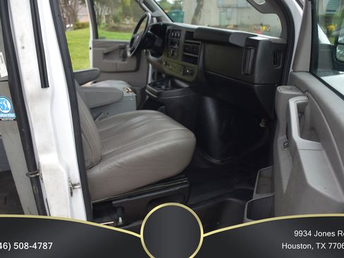 Used 2020 Chevrolet Express 3500 Extended w/ Driver Convenience Package RWD image 12
