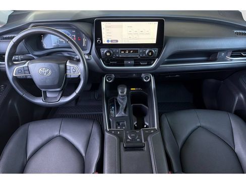 Used 2025 Toyota Grand Highlander AWD image 14
