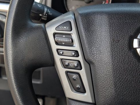 Used 2018 Nissan Titan SV image 17