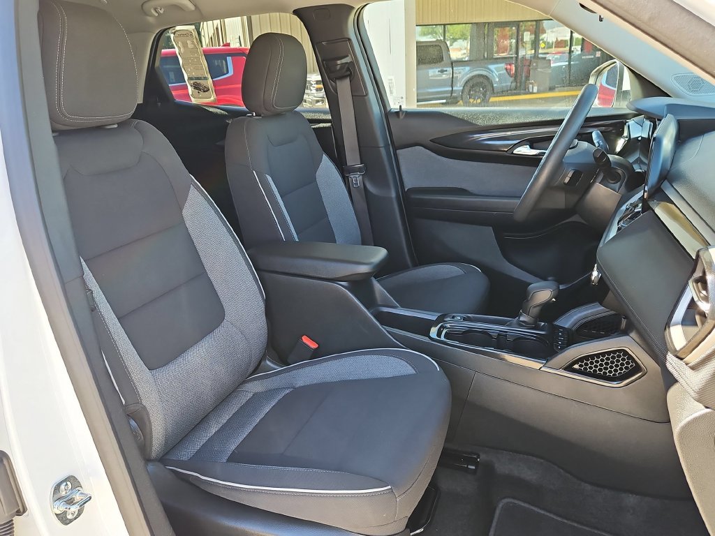 Used 2025 Chevrolet TrailBlazer LT AWD/4WD image 31