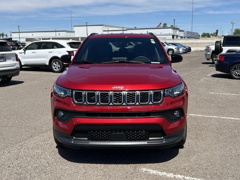 Used 2025 Jeep Compass Latitude image 7