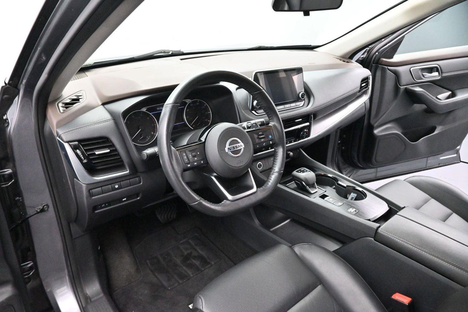 Used 2021 Nissan Rogue SV w/ Premium Package FWD image 16