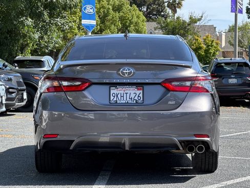 Used 2022 Toyota Camry SE FWD image 5