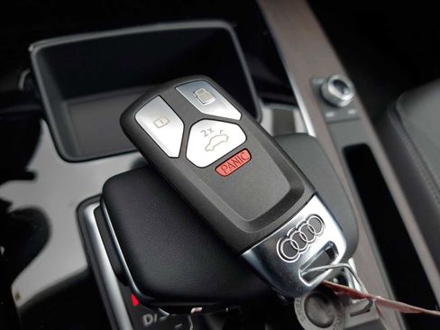 Used 2023 Audi Q5 2.0T Premium w/ Convenience Package image 32