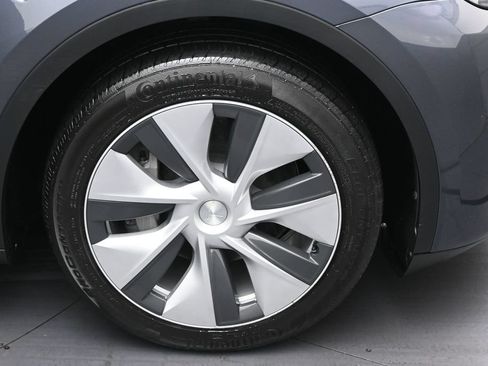 Used 2023 Tesla Model Y Long Range AWD/4WD image 32