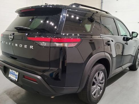 Used 2025 Nissan Pathfinder SV FWD image 7