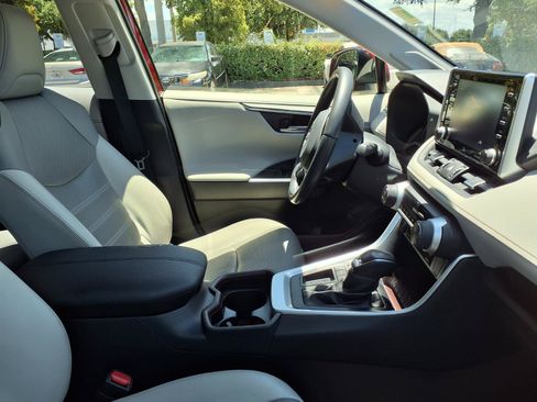 Used 2021 Toyota RAV4 Limited w/ Limited Grade Weather Package FWD image 6