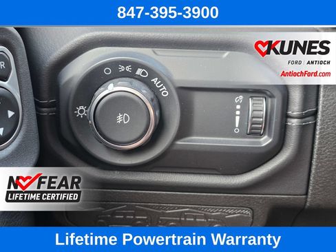 Used 2025 Jeep Wrangler Unlimited Sahara AWD/4WD image 35