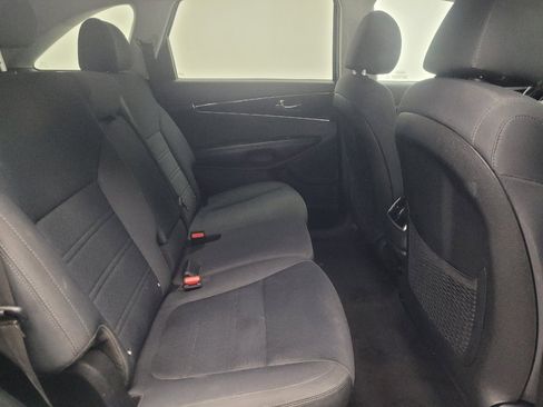 Used 2019 Kia Sorento AWD w/ LX Convenience Package image 19