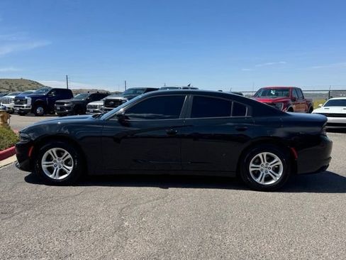 Used 2022 Dodge Charger SXT RWD image 2