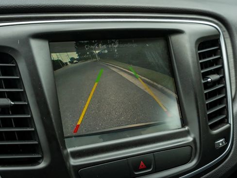 Used 2017 Chrysler 200 Limited Platinum FWD image 20