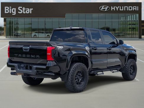 Used 2024 Toyota Tacoma TRD Sport AWD/4WD image 4