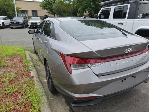 Used 2023 Hyundai Elantra SEL FWD image 4