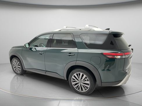 Used 2023 Nissan Pathfinder SL w/ SL Premium Package AWD/4WD image 4