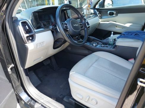 Used 2023 Kia Sorento EX FWD image 3