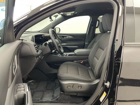 Used 2024 Chevrolet Traverse LT w/ LPO, Floor Liner Package AWD/4WD image 8