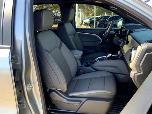 Used 2025 Chevrolet Colorado ZR2 w/ Technology Package image 8