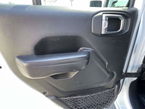 Used 2018 Jeep Wrangler Unlimited Sport S AWD/4WD image 13