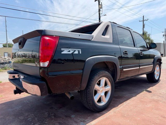 Used 2005 Chevrolet Avalanche Z71 w/ Preferred Equipment Group AWD/4WD image 4
