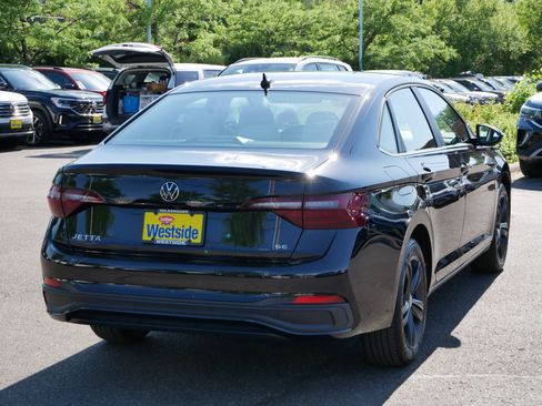 Used 2023 Volkswagen Jetta SE FWD image 6