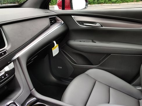 New 2025 Cadillac XT5 Luxury image 22