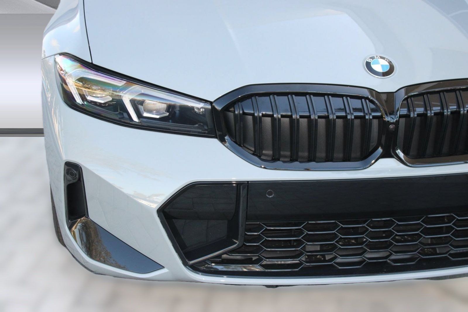 Used 2026 BMW 330i Sedan w/ M Sport Package RWD image 11