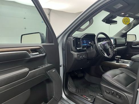 Used 2024 Chevrolet Silverado 1500 LT Trail Boss w/ LT Trail Boss Premium Package image 16