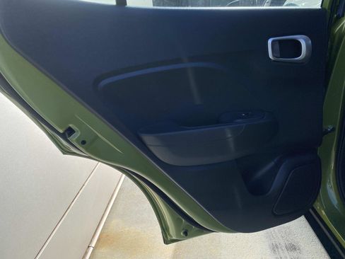 Used 2023 Hyundai Venue SEL image 11