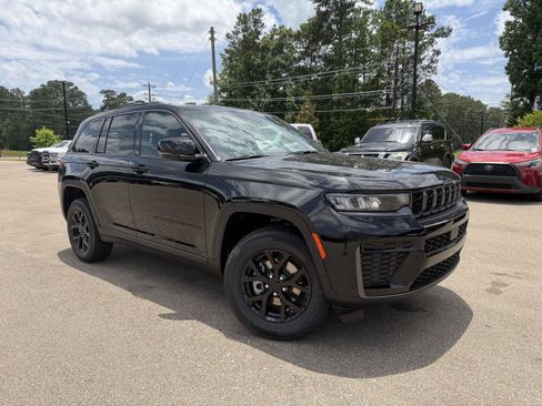 New 2026 Jeep Grand Cherokee Altitude RWD image 3