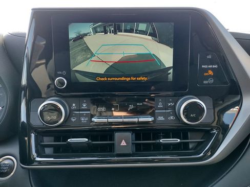 Used 2024 Toyota Highlander LE image 28