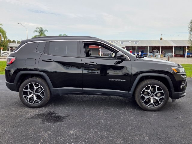 Used 2025 Jeep Compass Limited AWD/4WD image 8