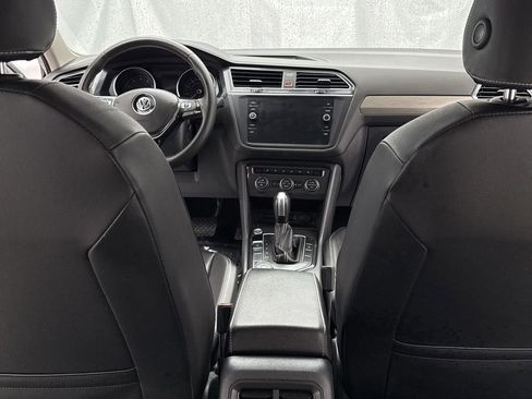 Used 2021 Volkswagen Tiguan SE image 33