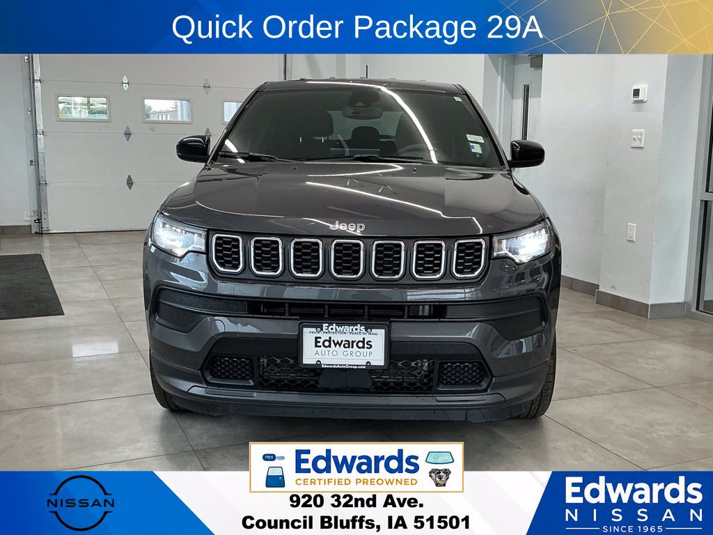Used 2024 Jeep Compass Sport AWD/4WD image 3