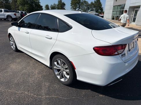 Used 2015 Chrysler 200 S FWD image 9
