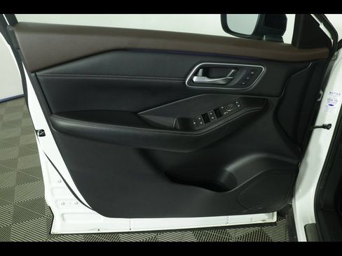 Used 2023 Nissan Rogue Platinum w/ Platinum Premium Package AWD/4WD image 26