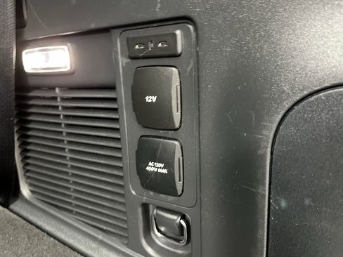 Used 2025 Ford Expedition Active AWD/4WD image 4