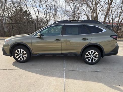 Used 2022 Subaru Outback Premium image 2