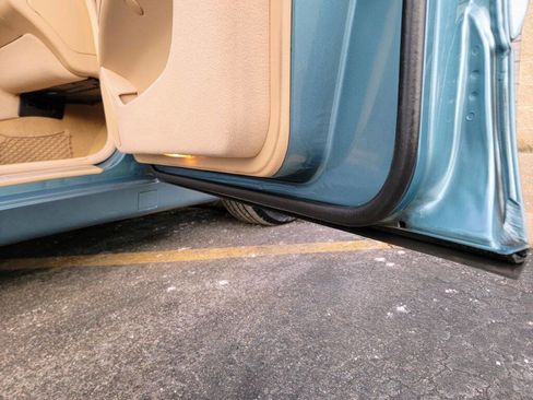 Used 2001 Mercedes-Benz E 320 Sedan image 29